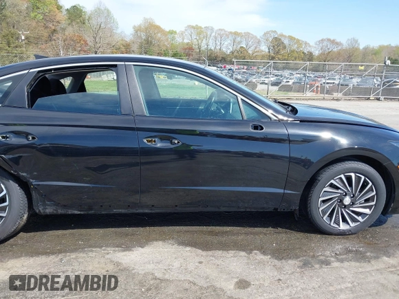 2022 Hyundai Sonata Hybrid SEL with VIN KMHL34JJ9NA045924, listed as a IAAI auction lot 41918996 with 86,081 mi miles. Bid and sale history available at carsss.com. Image 13.