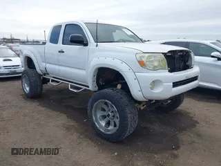 2008 Toyota Tacoma with VIN 5TEUU42N28Z531007, listed as a IAAI auction lot 41743306 with 92,105 mi miles and . Bid and sale history available at carsss.com. Image 1.
