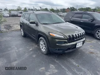 2015 Jeep Cherokee Latitude z VIN 1C4PJMCB8FW635828, wystawiony jako IAAI lot #42330764 z przebiegiem 150 118 mil mil oraz . Historia ofert i sprzedaży dostępna na DreamBid. Obrazek 1.