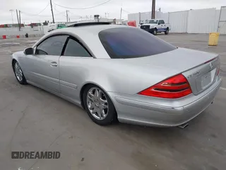2001 Mercedes-Benz CL 500/600 z VIN WDBPJ75J91A015029, wystawiony jako IAAI lot #42206709 z przebiegiem 100 821 mil mil oraz . Historia ofert i sprzedaży dostępna na DreamBid. Obrazek 3.