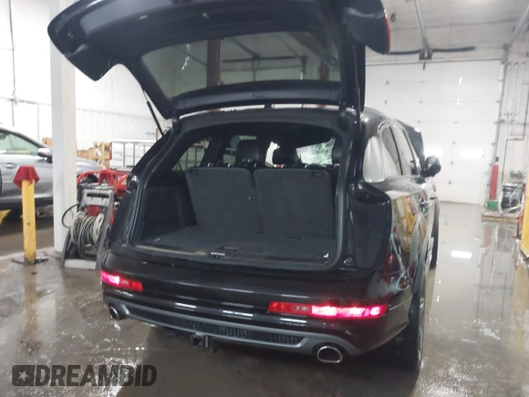 2015 Audi Q7 3.0L TDI Prestige with VIN WA1WMAFE5FD016231, listed as a IAAI auction lot 41221219 with 108,632 mi miles. Bid and sale history available at carsss.com. Image 18.