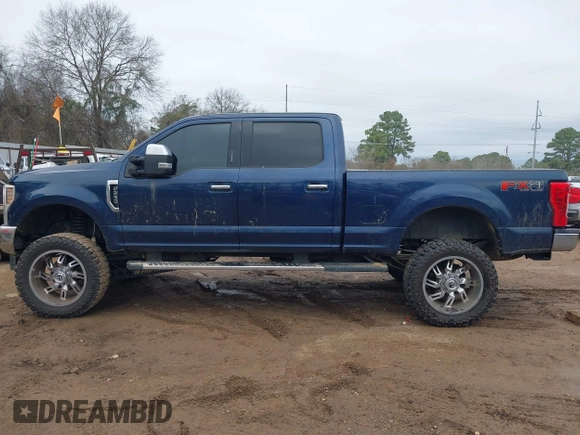 2018 Ford Super Duty F-250 SRW XL with VIN 1FT7W2B62JEB96232, listed as a IAAI auction lot 41705890 with 122,200 mi miles. Bid and sale history available at carsss.com. Image 14.