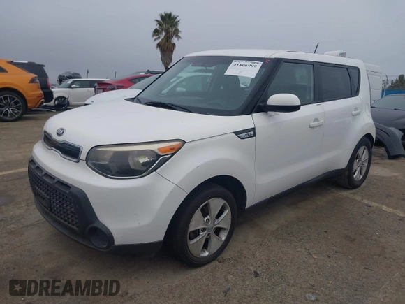 2015 Kia Soul with VIN KNDJN2A26F7207896, listed as a IAAI auction lot 41806999 with 122,235 mi miles. Bid and sale history available at carsss.com. Image 2.