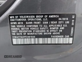 2015 Volkswagen Passat Limited Edition Edition z VIN 1VWAT7A37FC091544, wystawiony jako IAAI lot #42534853 z przebiegiem 319 860 mil mil oraz . Historia ofert i sprzedaży dostępna na DreamBid. Obrazek 9.
