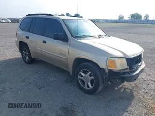 2006 GMC Envoy SLE z VIN 1GKDT13S162110326, wystawiony jako IAAI lot #42355111 z przebiegiem 252 546 mil mil oraz . Historia ofert i sprzedaży dostępna na DreamBid. Obrazek 1.