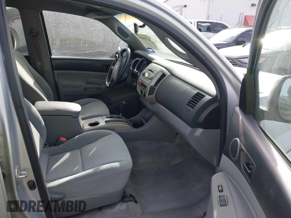 2005 Toyota Tacoma PreRunner with VIN 3TMKU72N45M003048, listed as a IAAI auction lot 41789059 with 87,310 mi miles. Bid and sale history available at carsss.com. Image 5.