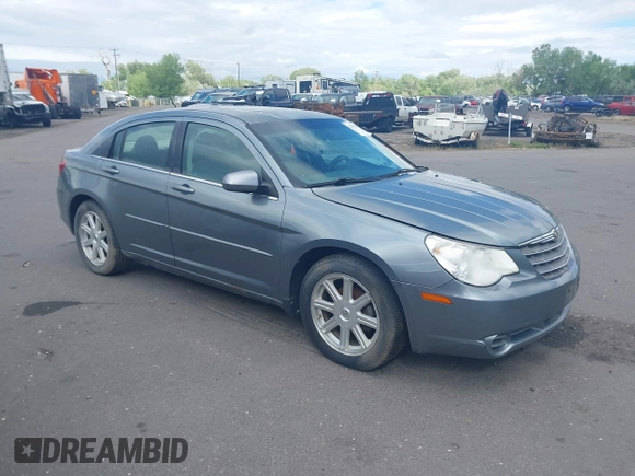 2007 Chrysler Sebring Touring z VIN 1C3LC56R17N521091, wystawiony jako IAAI lot #42202185 z przebiegiem 128 726 mil mil oraz . Historia ofert i sprzedaży dostępna na DreamBid. Obrazek 1.