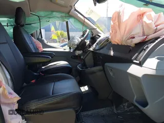 2019 Ford Transit Passenger XL z VIN 1FBZX2YM2KKA61349, wystawiony jako IAAI lot #42342349 z przebiegiem 106 593 mil mil oraz . Historia ofert i sprzedaży dostępna na DreamBid. Obrazek 5.