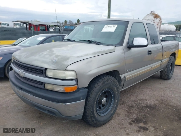 2001 Chevrolet Silverado 1500 LT with VIN 2GCEC19T511122228, listed as a IAAI auction lot 41736673 with 413,475 mi miles. Bid and sale history available at carsss.com. Image 2.