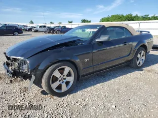2006 Ford Mustang GT Deluxe z VIN 1ZVHT85H665245725, wystawiony jako Copart lot #57812035 z przebiegiem 132 042 mil mil oraz Szkoda całkowita • Salvage title. Historia ofert i sprzedaży dostępna na DreamBid. Obrazek 1.