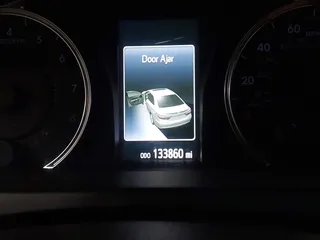 2017 Toyota Camry XLE z VIN 4T1BF1FK5HU389773, wystawiony jako IAAI lot #42189385 z przebiegiem 133 860 mil mil oraz . Historia ofert i sprzedaży dostępna na DreamBid. Obrazek 7.