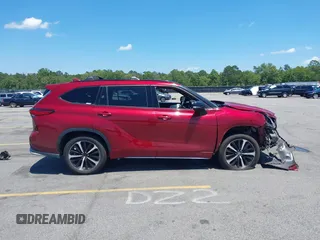 2021 Toyota Highlander XSE z VIN 5TDJZRBH0MS129571, wystawiony jako IAAI lot #42285003 z przebiegiem 92 920 mil mil oraz . Historia ofert i sprzedaży dostępna na DreamBid. Obrazek 14.