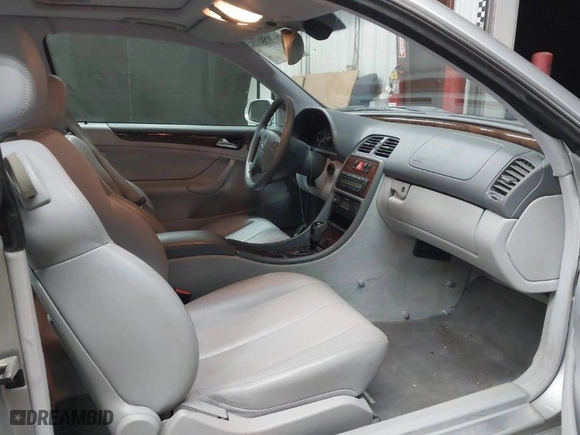 2001 Mercedes-Benz CLK-Class with VIN WDBLJ65GX1T091389, listed as a IAAI auction lot 42058375 with 215,750 mi miles. Bid and sale history available at carsss.com. Image 5.