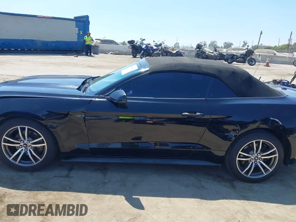 2017 Ford Mustang EcoBoost Premium z VIN 1FATP8UH8H5331324, wystawiony jako IAAI lot #42754503 z przebiegiem 84 209 mil mil oraz . Historia ofert i sprzedaży dostępna na DreamBid. Obrazek 14.