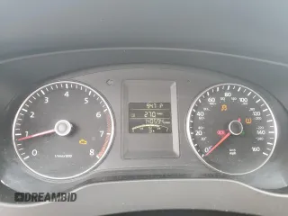 2014 Volkswagen Jetta SE z VIN 3VWD17AJ0EM262441, wystawiony jako Copart lot #62238255 z przebiegiem 140 594 mil mil oraz Czysty tytuł • Clean title. Historia ofert i sprzedaży dostępna na DreamBid. Obrazek 9.