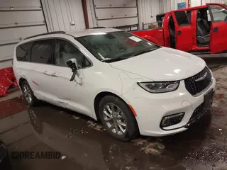 2021 Chrysler Pacifica Touring L with VIN 2C4RC1BG3MR504293, listed as a IAAI auction lot 41728608 with 70,487 mi miles and . Bid and sale history available at DreamBid. Image 1.