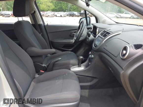 2016 Chevrolet Trax LS z VIN KL7CJNSB3GB759579, wystawiony jako IAAI lot #42212920 z przebiegiem 112 493 mil mil oraz . Historia ofert i sprzedaży dostępna na DreamBid. Obrazek 5.