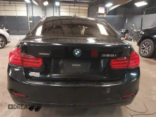 2014 BMW 3 Series 328i xDrive с VIN WBA3B5G59ENS06561, выставлен на аукционе IAAI как лот 42370078 с пробегом 101 877 миль миль и . История ставок и продаж доступна на DreamBid. Изображение 16.