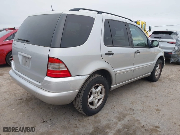 2001 Mercedes-Benz M-Class with VIN 4JGAB54E71A231597, listed as a IAAI auction lot 42058829 with 233,005 mi miles. Bid and sale history available at carsss.com. Image 4.