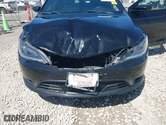 2016 Chrysler 200 S with VIN 1C3CCCBB5GN158260, listed as a IAAI auction lot 41981339 with 105,664 mi miles. Bid and sale history available at carsss.com. Image 6.