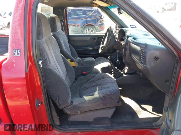 2000 GMC Sonoma SLS w/1SE Pkg with VIN 1GTCS1450Y8258079, listed as a IAAI auction lot 41510246 with 229,220 mi miles. Bid and sale history available at carsss.com. Image 5.