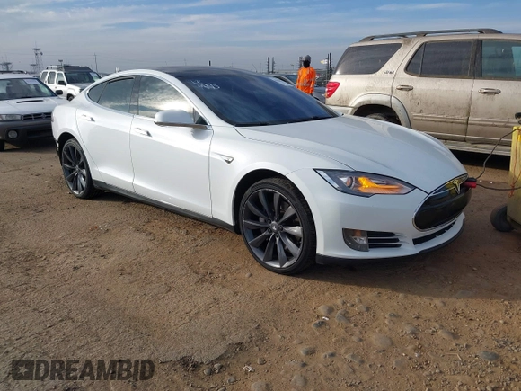 2012 Tesla Model S Performance with VIN 5YJSA1DP7CFS01032, listed as a IAAI auction lot 41423925 with 18,070 mi miles. Bid and sale history available at carsss.com. Image 1.