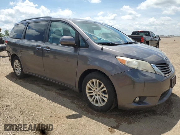 2013 Toyota Sienna XLE AAS z VIN 5TDYK3DC7DS405214, wystawiony jako Copart lot #62500205 z przebiegiem 182 468 mil mil oraz Szkoda całkowita • Salvage title. Historia ofert i sprzedaży dostępna na DreamBid. Obrazek 4.