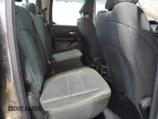 2019 Ram 1500 Tradesman z VIN 1C6RRECTXKN667039, wystawiony jako Copart lot #55602495 z przebiegiem 101 702 mil mil oraz Szkoda całkowita • Salvage title. Historia ofert i sprzedaży dostępna na DreamBid. Obrazek 10.