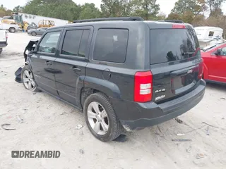2014 Jeep Patriot Latitude with VIN 1C4NJRFB3ED551622, listed as a IAAI auction lot 40917179 with 109,856 mi miles. Bid and sale history available at carsss.com. Image 3.