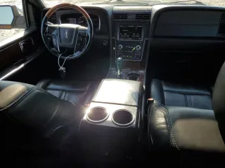 2015 Lincoln Navigator z VIN 5LMJJ2JT7FEJ04172, wystawiony jako Copart lot #51412255 z przebiegiem 220 416 mil mil oraz Szkoda całkowita • Salvage title. Historia ofert i sprzedaży dostępna na DreamBid. Obrazek 8.