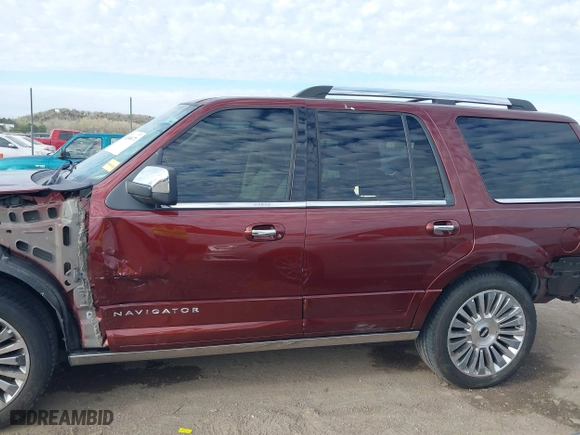 2015 Lincoln Navigator with VIN 5LMJJ2JT4FEJ12021, listed as a IAAI auction lot 41880471 with 104,979 mi miles. Bid and sale history available at carsss.com. Image 15.