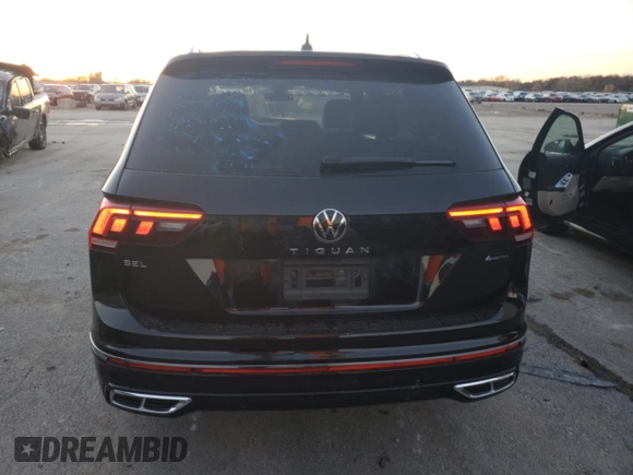 2023 Volkswagen Tiguan SEL R-Line z VIN 3VV4B7AX4PM125222, wystawiony jako Copart lot #79661984 z przebiegiem 9 024 mil mil oraz Szkoda całkowita • Salvage title. Historia ofert i sprzedaży dostępna na DreamBid. Obrazek 6.