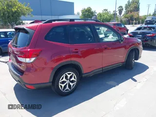 2021 Subaru Forester Premium z VIN JF2SKAJC6MH445546, wystawiony jako IAAI lot #42605027 z przebiegiem 56 712 mil mil oraz . Historia ofert i sprzedaży dostępna na DreamBid. Obrazek 4.