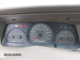1999 Mercury Grand Marquis GS z VIN 2MEFM74W4XX645430, wystawiony jako IAAI lot #42154522 z przebiegiem 152 306 mil mil oraz . Historia ofert i sprzedaży dostępna na DreamBid. Obrazek 7.