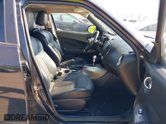 2012 Nissan Juke SL z VIN JN8AF5MV5CT113004, wystawiony jako IAAI lot #42190770 z przebiegiem 117 009 mil mil oraz . Historia ofert i sprzedaży dostępna na DreamBid. Obrazek 5.