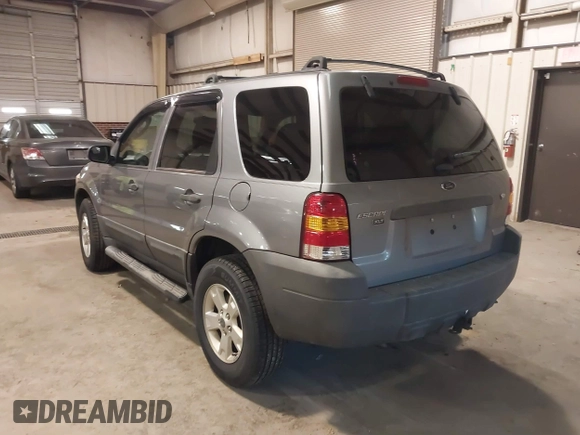2007 Ford Escape XLT with VIN 1FMYU93167KB35526, listed as a IAAI auction lot 41364037 with 145,594 mi miles. Bid and sale history available at carsss.com. Image 3.