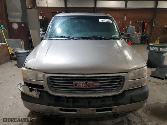 2002 GMC Sierra 2500HD SLE with VIN 1GTHK23U02F161214, listed as a Copart auction lot 42322685 with 231,368 mi miles and Salvage Title. Bid and sale history available at carsss.com. Image 5.
