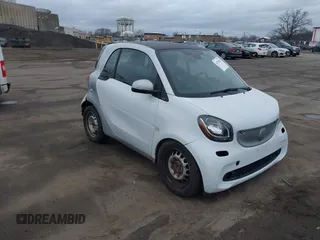 2016 Smart fortwo Passion z VIN WMEFJ5DA9GK046904, wystawiony jako IAAI lot #41730029 z przebiegiem 143 301 mil mil oraz . Historia ofert i sprzedaży dostępna na DreamBid. Obrazek 1.