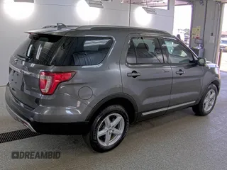 2017 Ford Explorer XLT z VIN 1FM5K8D89HGD08040, wystawiony jako IAAI lot #42516623 z przebiegiem 50 937 mil mil oraz . Historia ofert i sprzedaży dostępna na DreamBid. Obrazek 1.