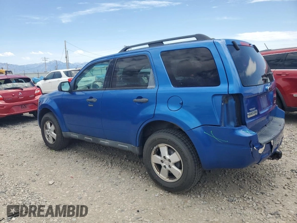 2012 Ford Escape XLT z VIN 1FMCU9DG4CKB11880, wystawiony jako Copart lot #61554935 z przebiegiem 139 385 mil mil oraz Szkoda całkowita • Salvage title. Historia ofert i sprzedaży dostępna na DreamBid. Obrazek 2.