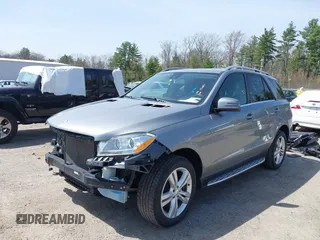 2014 Mercedes-Benz M 350 with VIN 4JGDA5HB4EA371774, listed as a IAAI auction lot 42079843 with 128,448 mi miles and . Bid and sale history available at DreamBid. Image 18.
