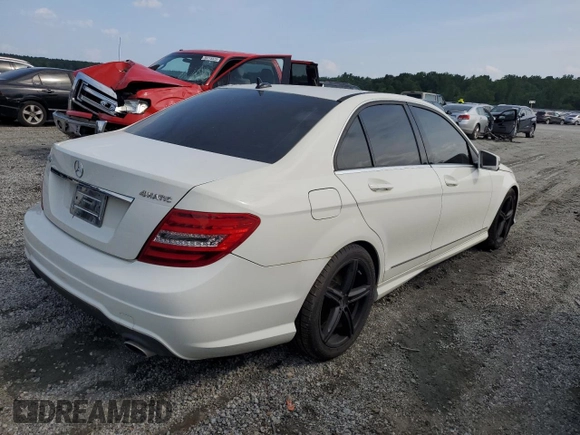 2012 Mercedes-Benz C 300 Sport z VIN WDDGF8BB1CA601416, wystawiony jako Copart lot #60269945 z przebiegiem 195 941 mil mil oraz Czysty tytuł • Clean title. Historia ofert i sprzedaży dostępna na DreamBid. Obrazek 3.