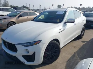 2023 Maserati Levante z VIN ZN661YUM6PX411566, wystawiony jako IAAI lot #41219590 z przebiegiem 24 613 mil mil oraz . Historia ofert i sprzedaży dostępna na DreamBid. Obrazek 18.