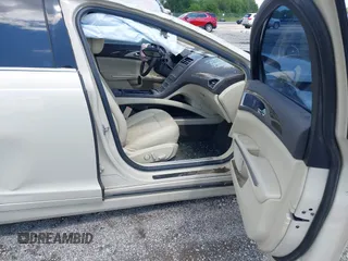 2014 Lincoln MKZ z VIN 3LN6L2G96ER833211, wystawiony jako IAAI lot #42352364 z przebiegiem 46 834 mil mil oraz . Historia ofert i sprzedaży dostępna na DreamBid. Obrazek 5.