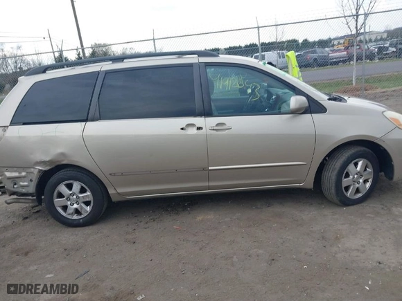 2005 Toyota Sienna XLE with VIN 5TDZA22C15S235972, listed as a IAAI auction lot 41912643 with 222,061 mi miles. Bid and sale history available at carsss.com. Image 13.