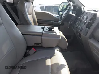 2017 Ford F-250 XL z VIN 1FDBF2A60HEC99876, wystawiony jako IAAI lot #42468271 z przebiegiem 81 478 mil mil oraz . Historia ofert i sprzedaży dostępna na DreamBid. Obrazek 5.