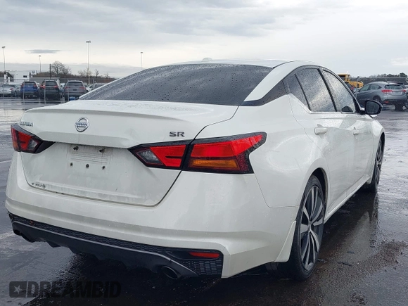 2019 Nissan Altima SR with VIN 1N4BL4CV4KN319945, listed as a IAAI auction lot 41953274 with 131,402 mi miles and . Bid and sale history available at carsss.com. Image 4.