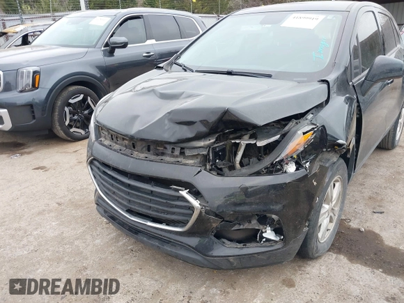 2020 Chevrolet Trax LS z VIN KL7CJKSB7LB314979, wystawiony jako IAAI lot #41899919 z przebiegiem 54 233 mil mil oraz . Historia ofert i sprzedaży dostępna na DreamBid. Obrazek 6.