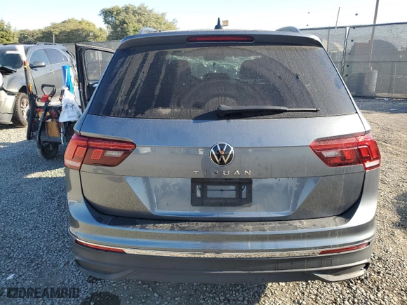 2022 Volkswagen Tiguan S with VIN 3VV1B7AX3NM156591, listed as a Copart auction lot 83825494 with 16,572 mi miles and Salvage Title. Bid and sale history available at carsss.com. Image 6.
