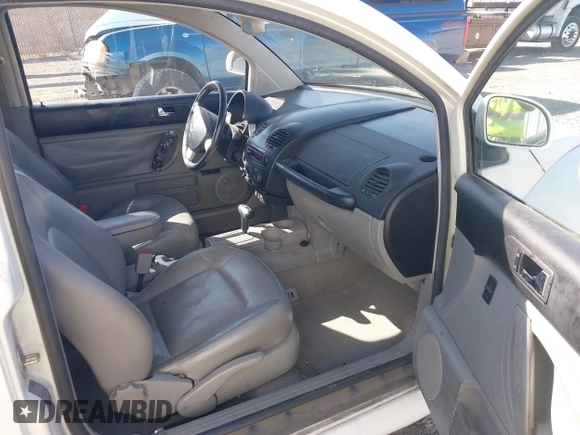 2000 Volkswagen Beetle GLS с VIN 3VWCC21C1YM445314, выставлен на аукционе IAAI как лот 42396409 с пробегом 185 758 миль миль и . История ставок и продаж доступна на DreamBid. Изображение 5.
